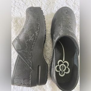 Women’s sanita work clogs